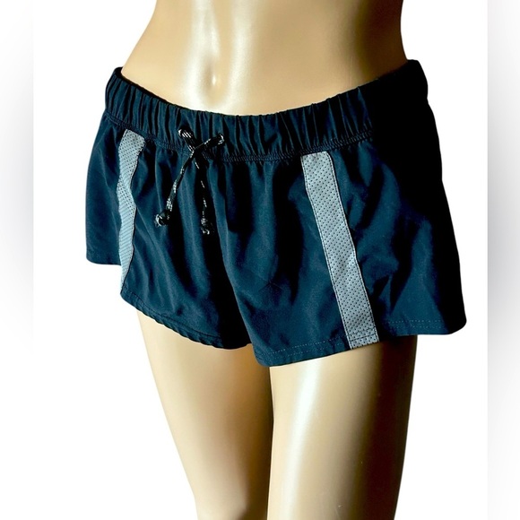 Free People Movement Hot Trot Shorts Zip Pocket Reflective Women’s Size XS Black - Picture 3 of 11